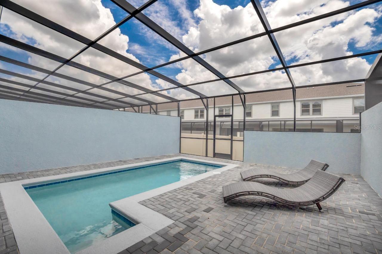 2407 Dubai St Property Photo 33