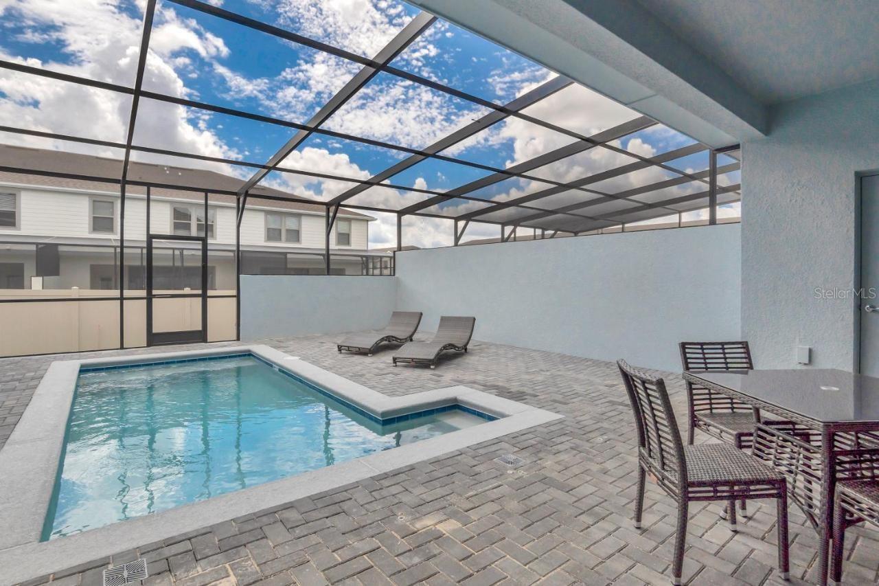 2407 Dubai St Property Photo 34