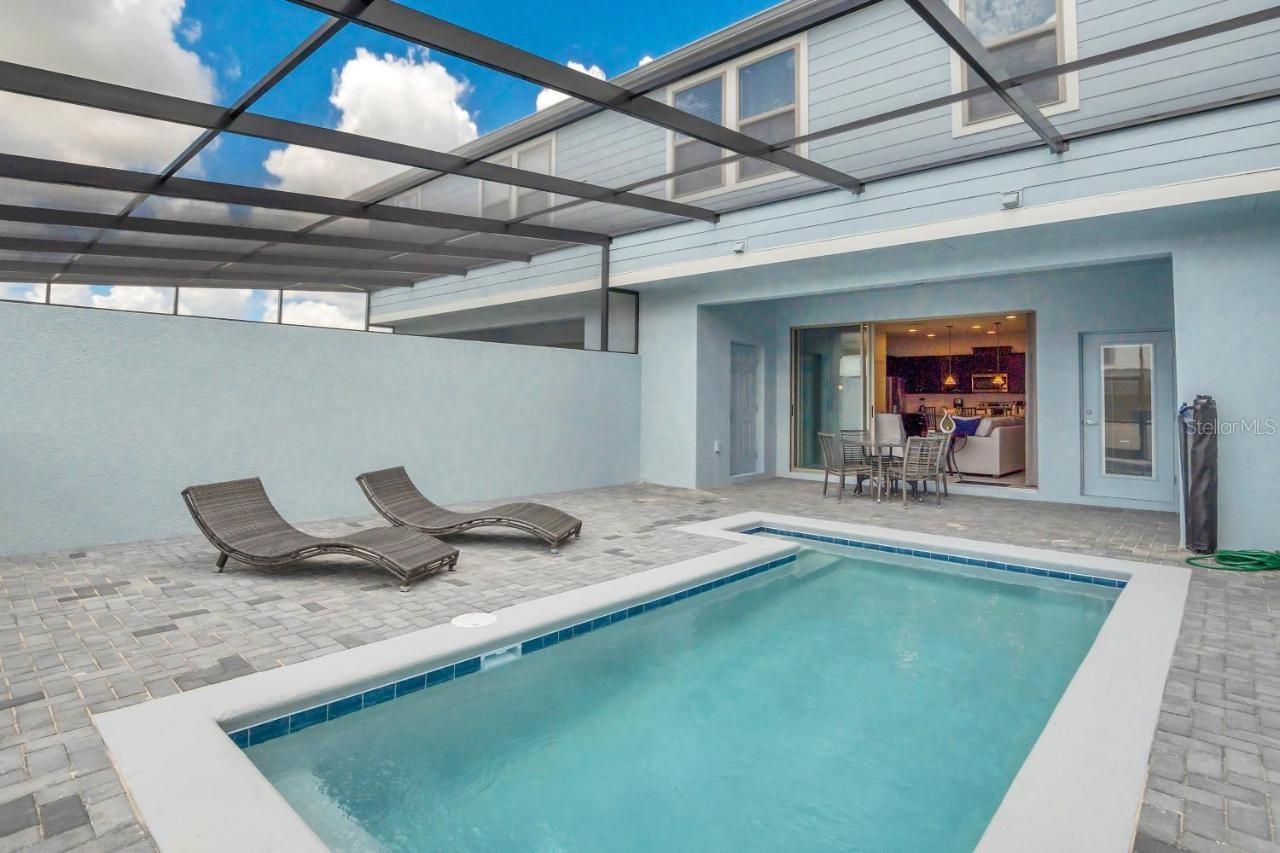 2407 Dubai St Property Photo 35