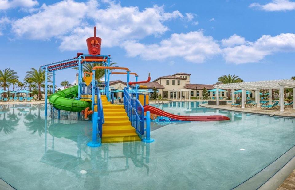 2407 Dubai St Property Photo 40