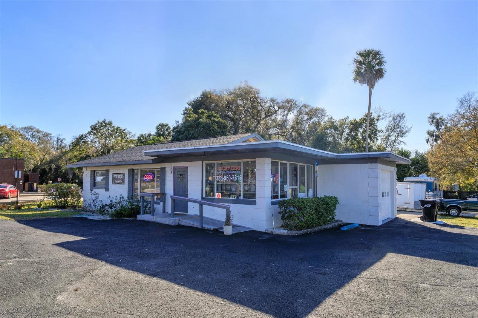 1933 S Volusia Ave Property Photo 1