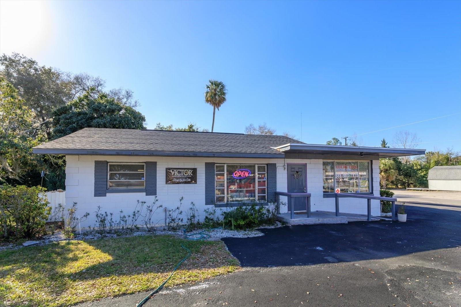 1933 S Volusia Ave Property Photo 3
