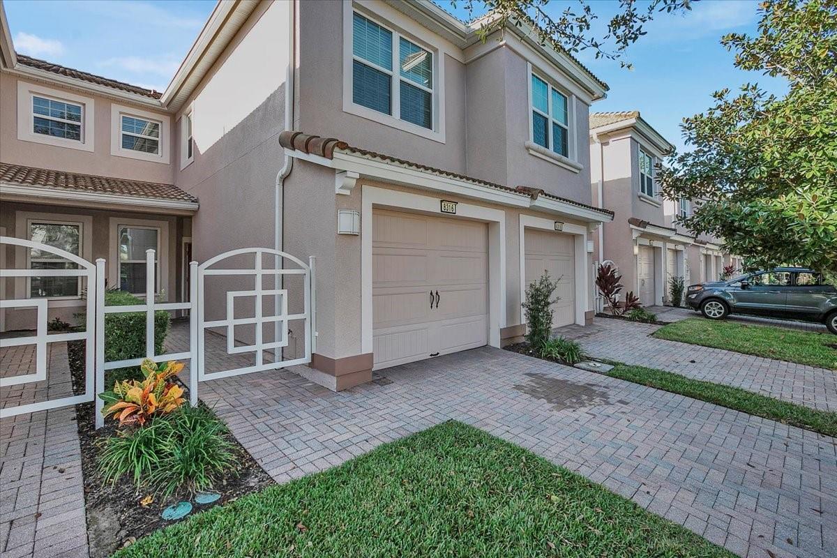8316 Fontera Dr Property Photo 3
