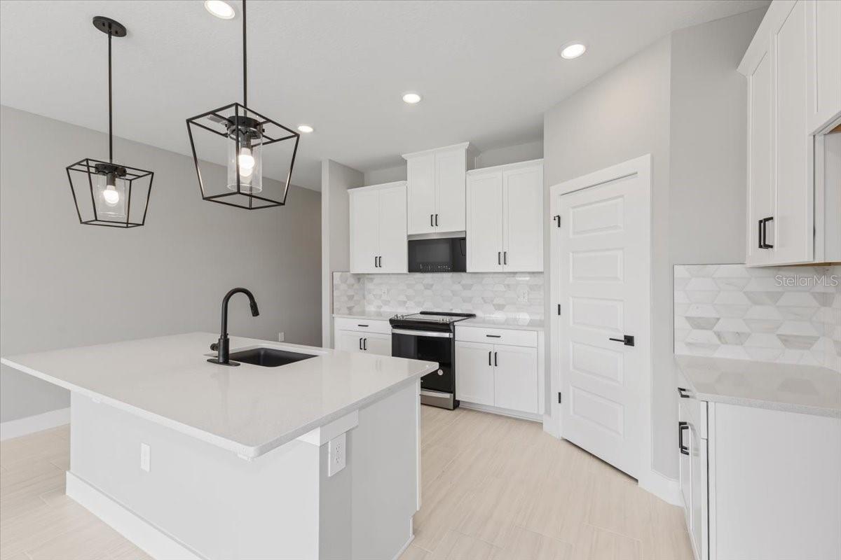 522 Sun Chaser Dr Property Photo 3