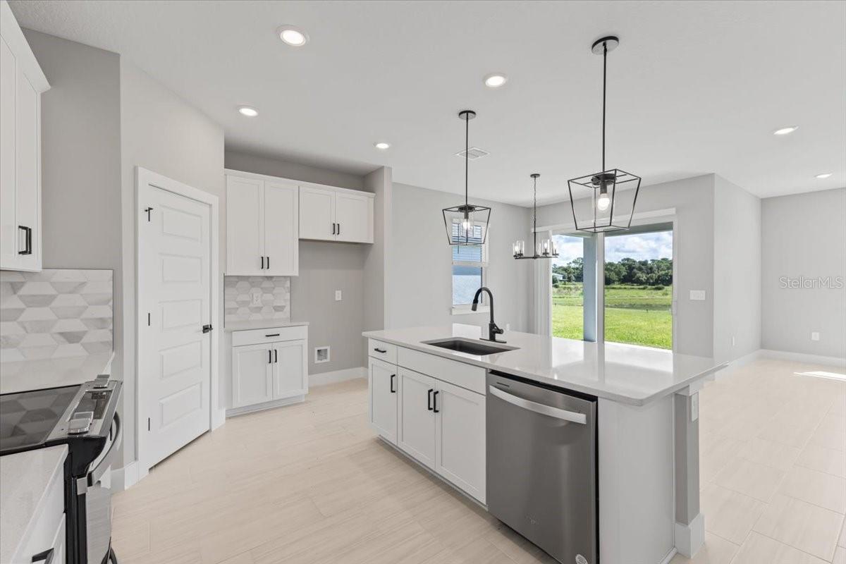 522 Sun Chaser Dr Property Photo 4