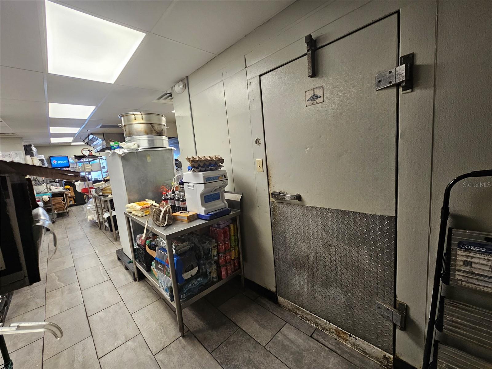 O6185985 Property Photo 10