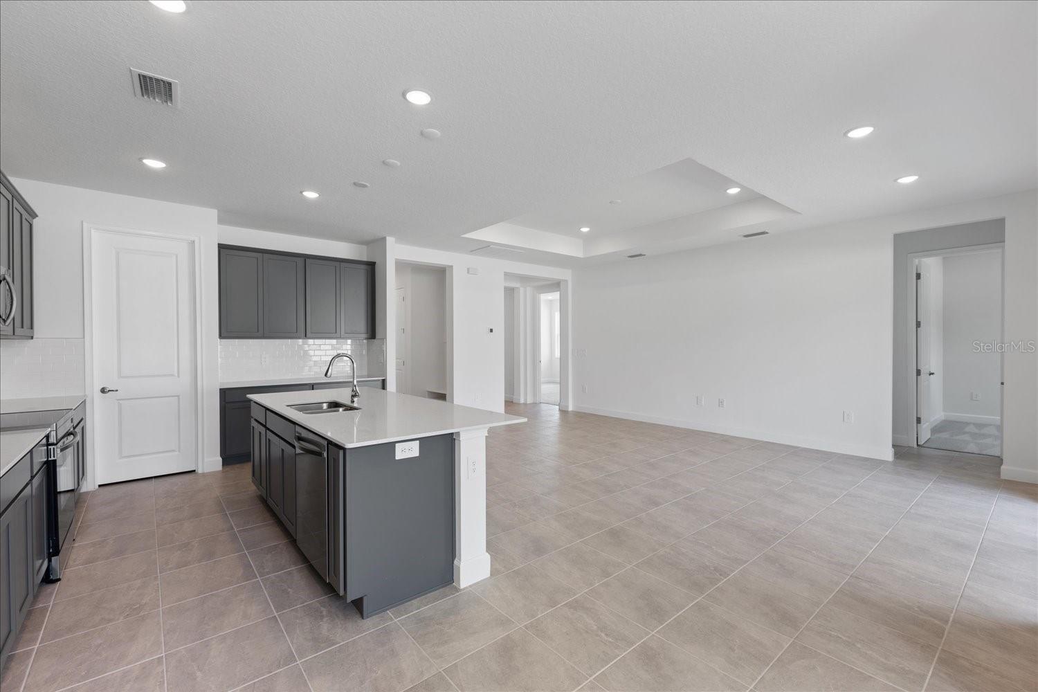 9593 Vibrant Lane Property Photo 4