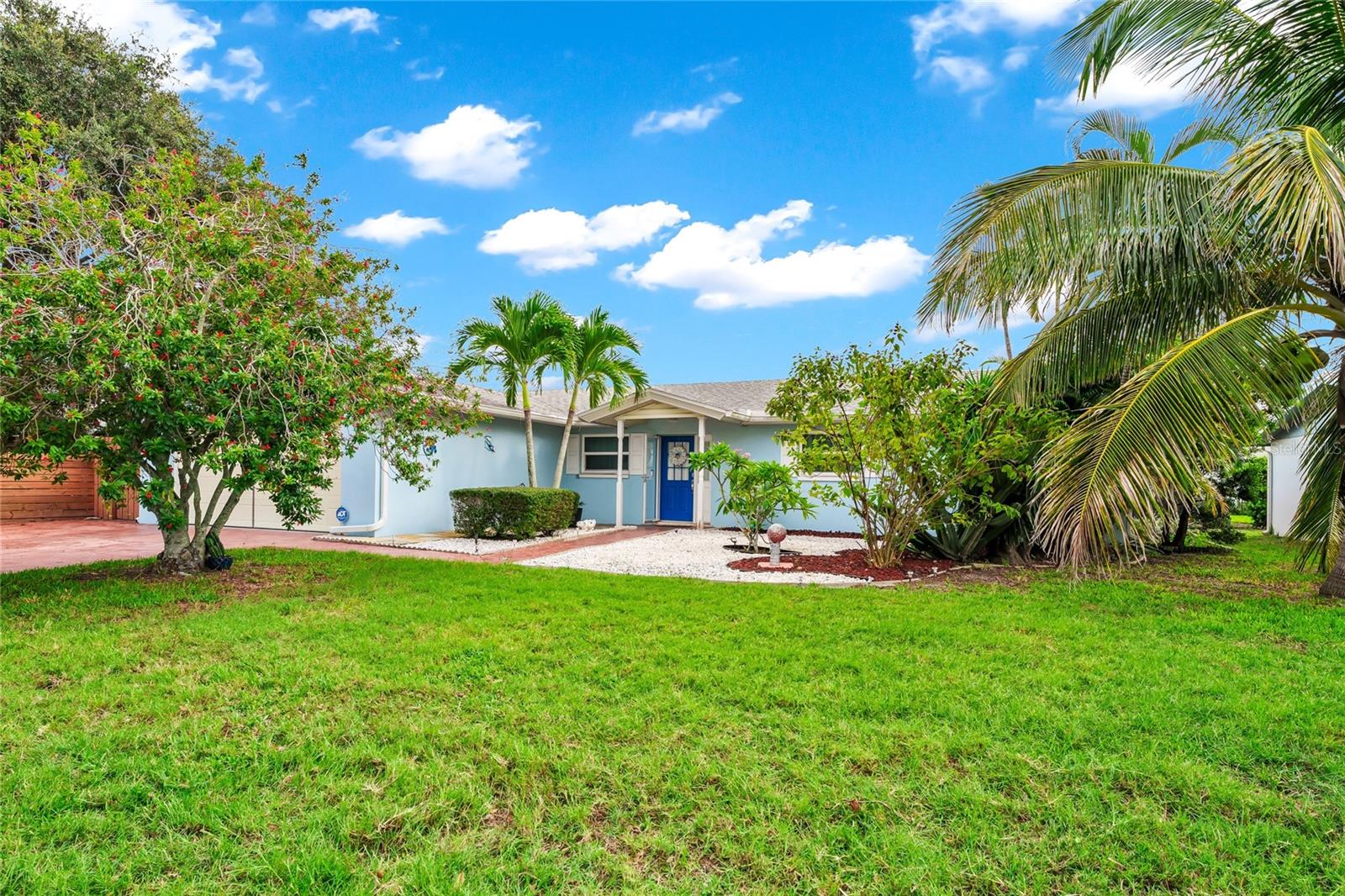 363 HARBOR DR Property Photo 1