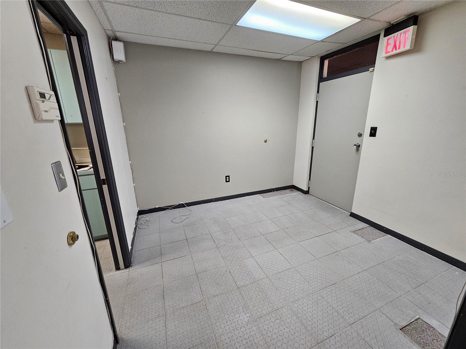75 Fox Ridge Ct. #f Property Photo 4