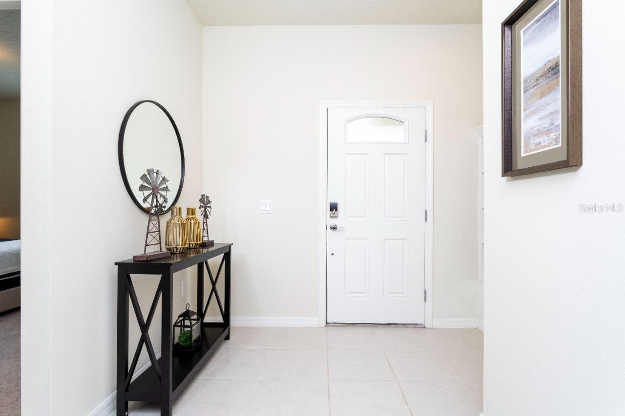 2429 Dubai St Property Photo 2