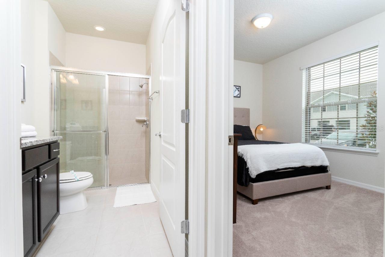 2429 Dubai St Property Photo 5