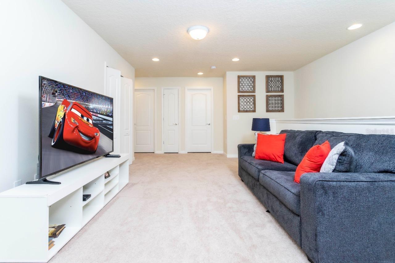 2429 Dubai St Property Photo 11
