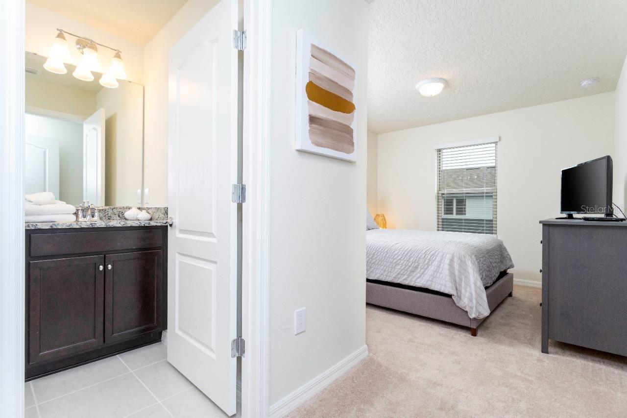 2429 Dubai St Property Photo 15