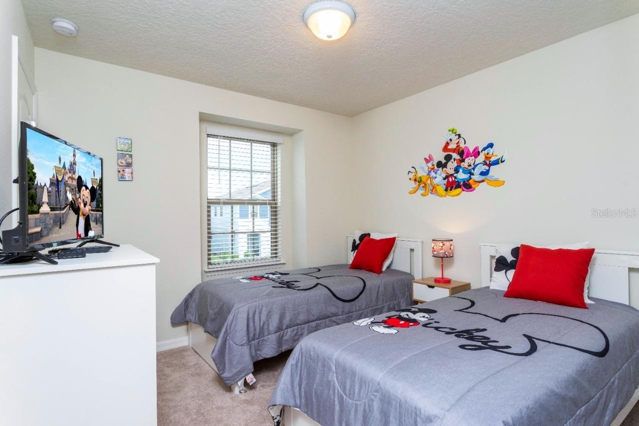 2429 Dubai St Property Photo 16
