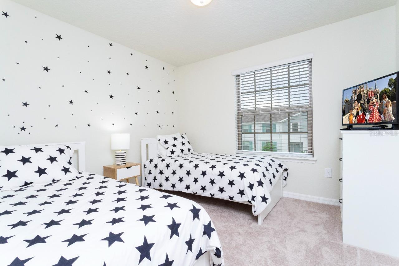 2429 Dubai St Property Photo 18