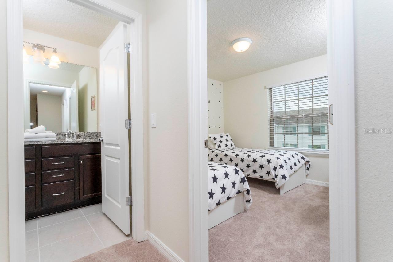 2429 Dubai St Property Photo 19