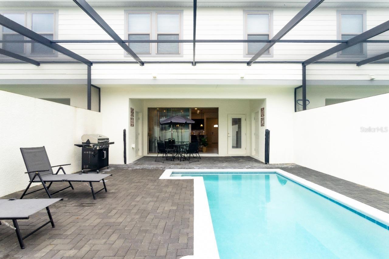 2429 Dubai St Property Photo 21