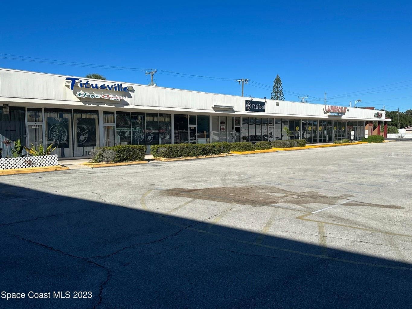 600 S Park Ave Property Photo 1