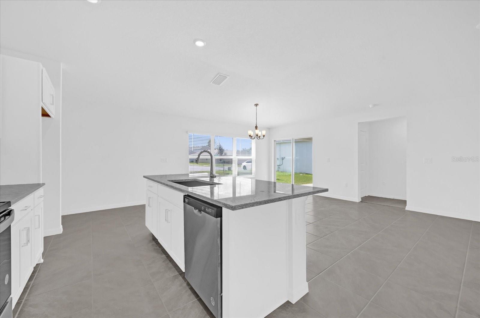 8620 Caribbean Pine Way Property Photo 5