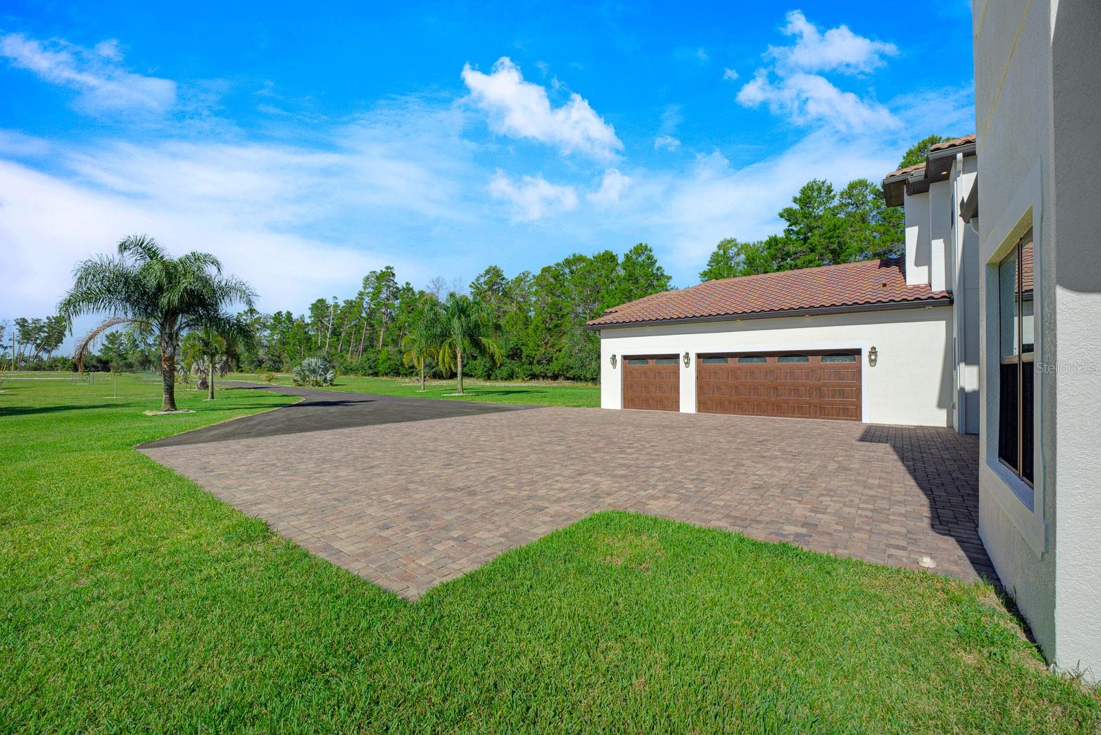 2490 Zuni Rd Property Photo 5