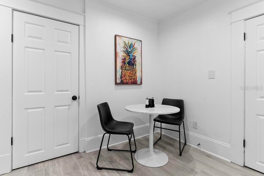 412 E Harwood St #4 Property Photo 6
