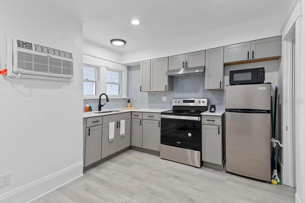 412 E Harwood St #4 Property Photo 7