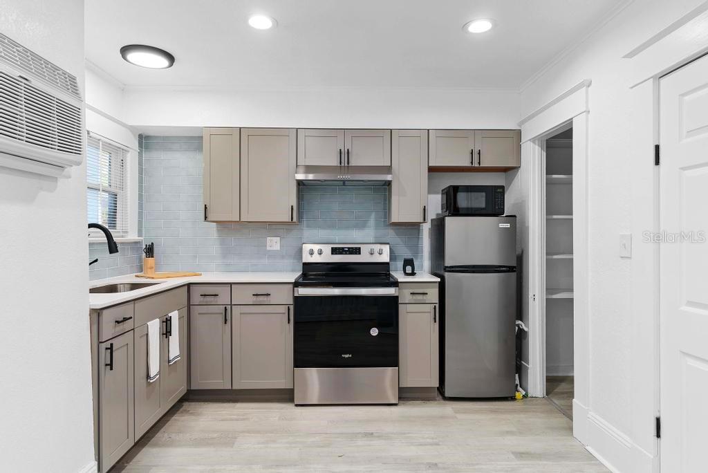 412 E Harwood St #4 Property Photo 8