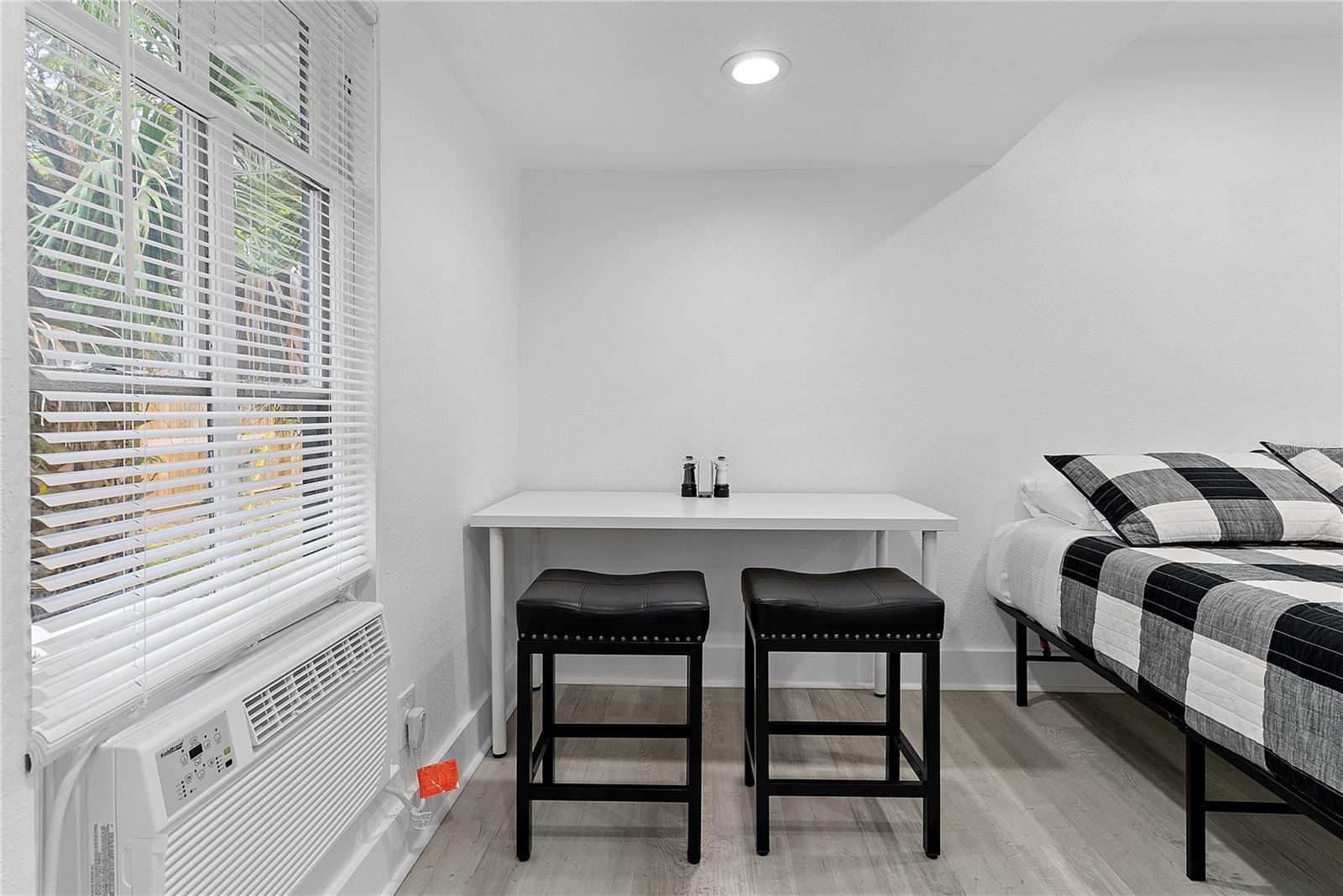 412 E Harwood St #2 Property Photo 6