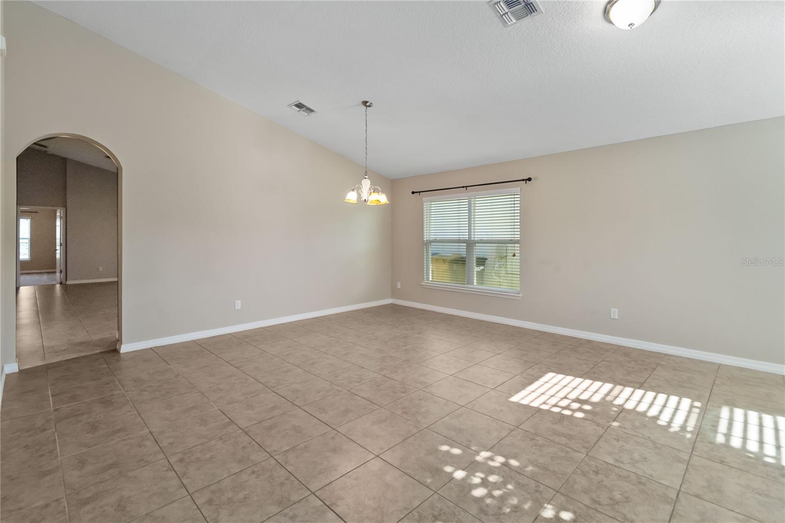 1130 Wycliffe Way Property Photo 7