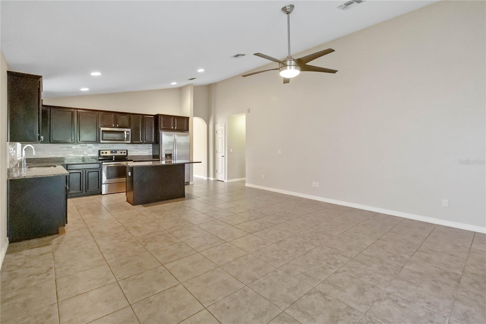 1130 Wycliffe Way Property Photo 9
