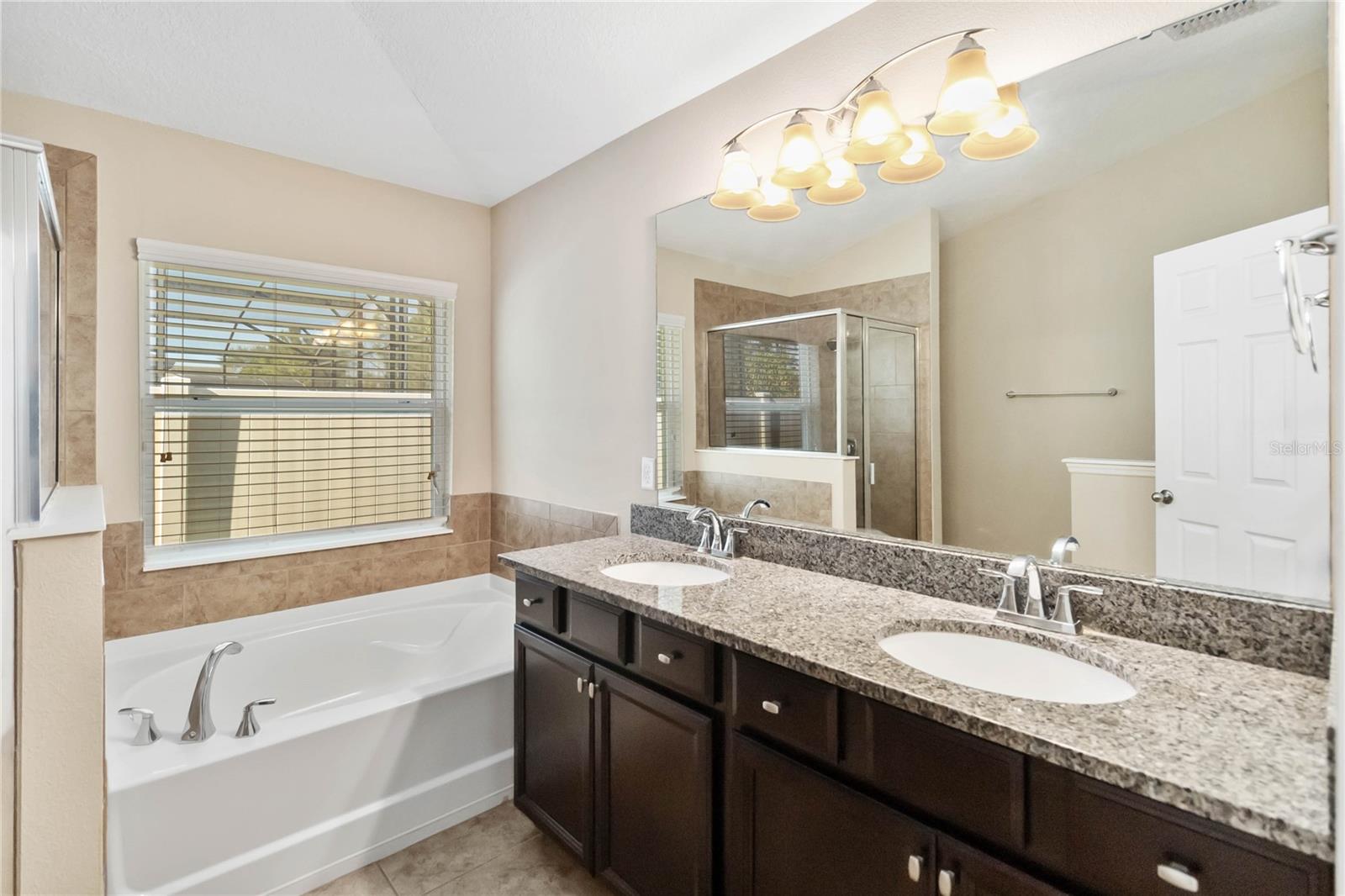 1130 Wycliffe Way Property Photo 18