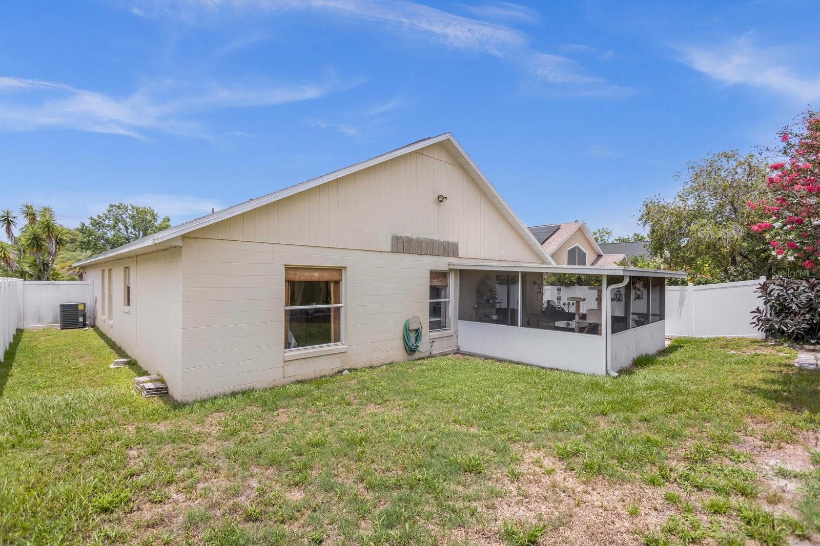 2032 Grasmere Dr Property Photo 40