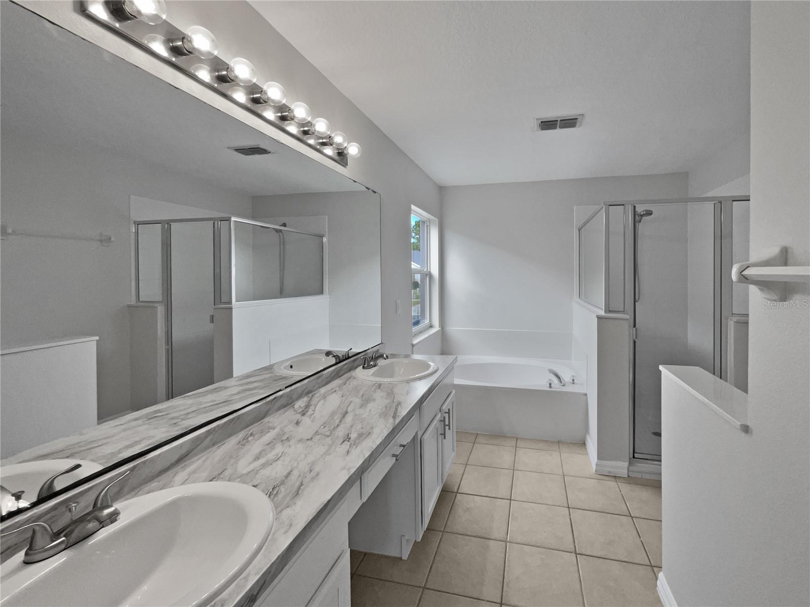 340 Troon Cir Property Photo 7