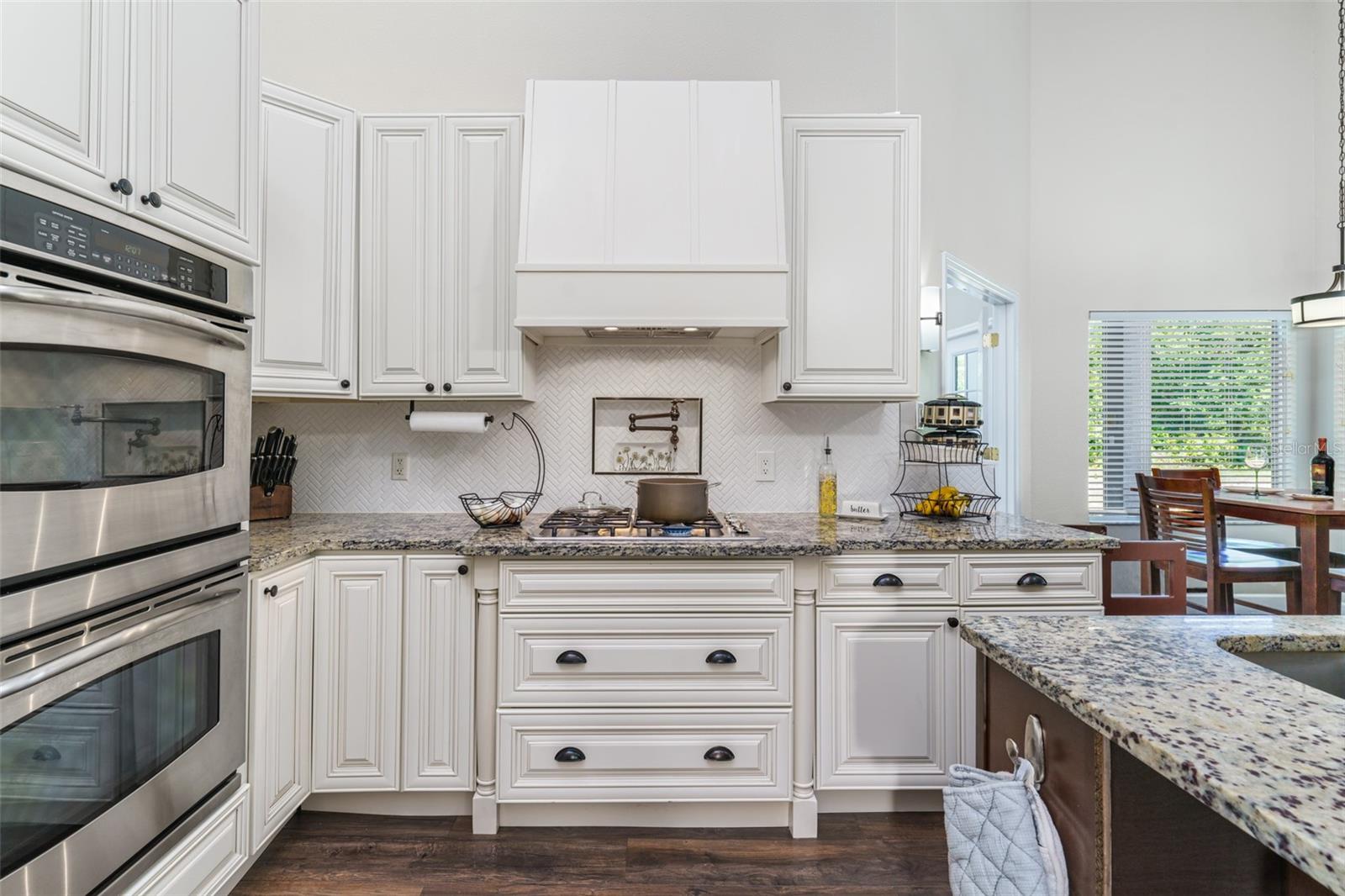 18505 Starry St Property Photo 6