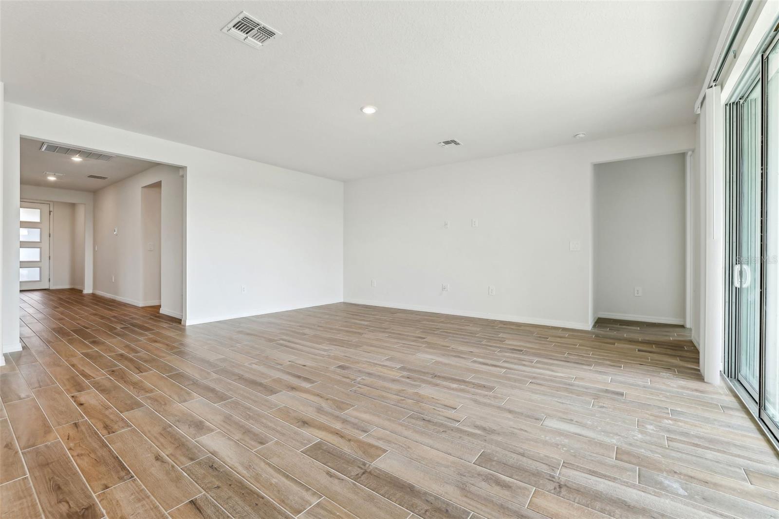 2012 Rosewood Dr Property Photo 7