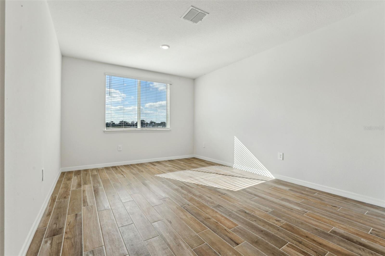 2012 Rosewood Dr Property Photo 10