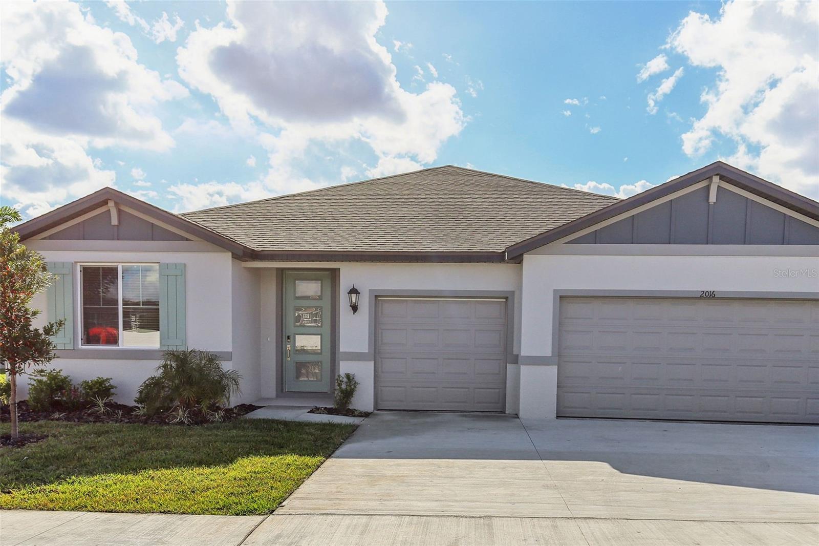 2016 Rosewood Dr Property Photo 1