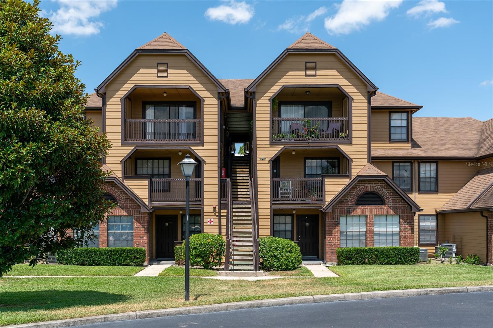 320 Black Oak Ct #107 Property Photo 1