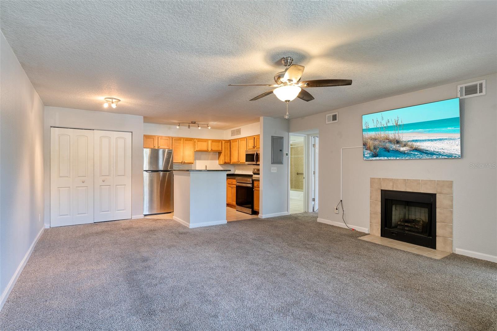 320 Black Oak Ct #107 Property Photo 2
