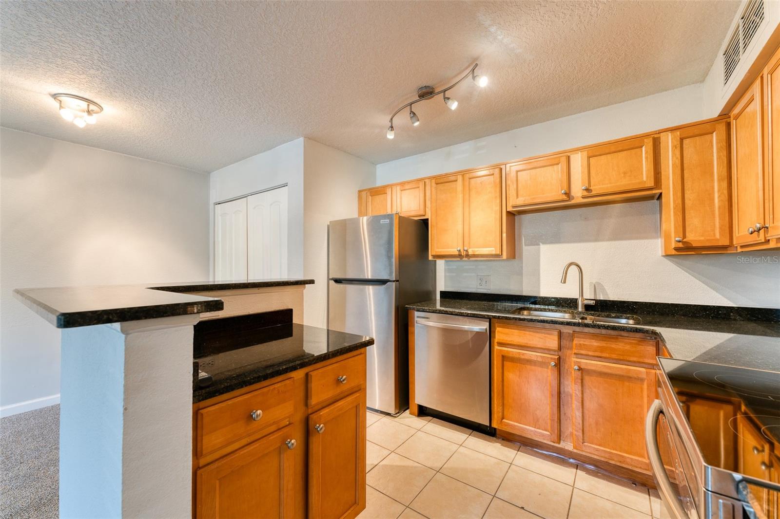 320 Black Oak Ct #107 Property Photo 5