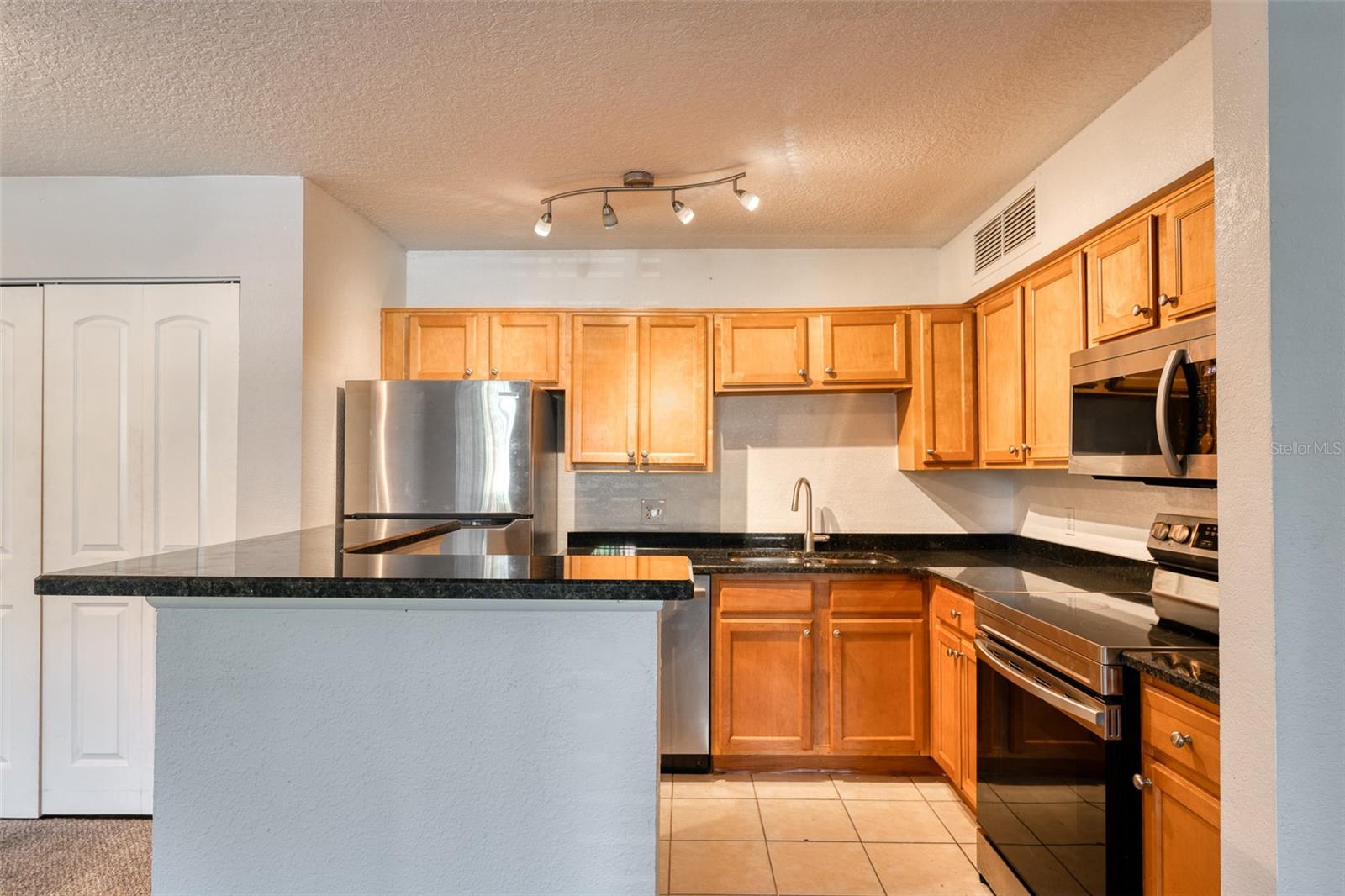 320 Black Oak Ct #107 Property Photo 8