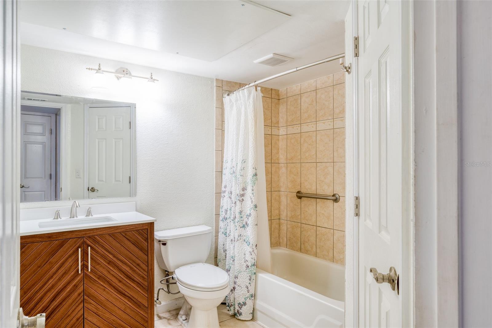 320 Black Oak Ct #107 Property Photo 10