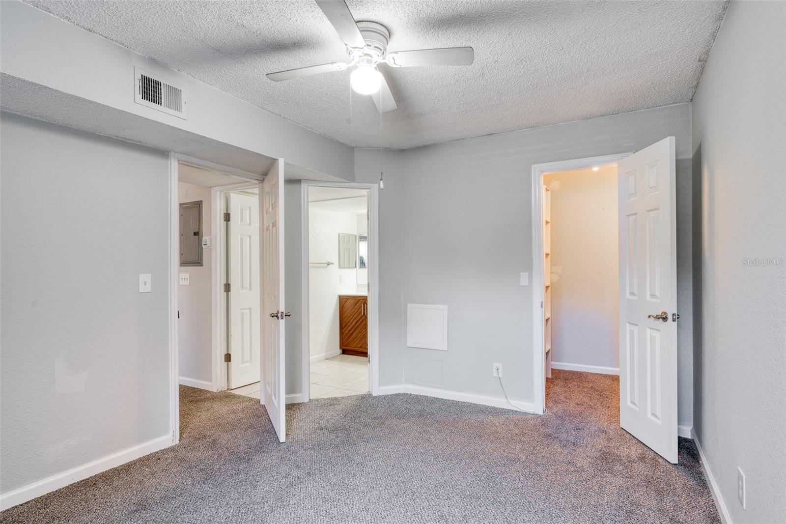 320 Black Oak Ct #107 Property Photo 12
