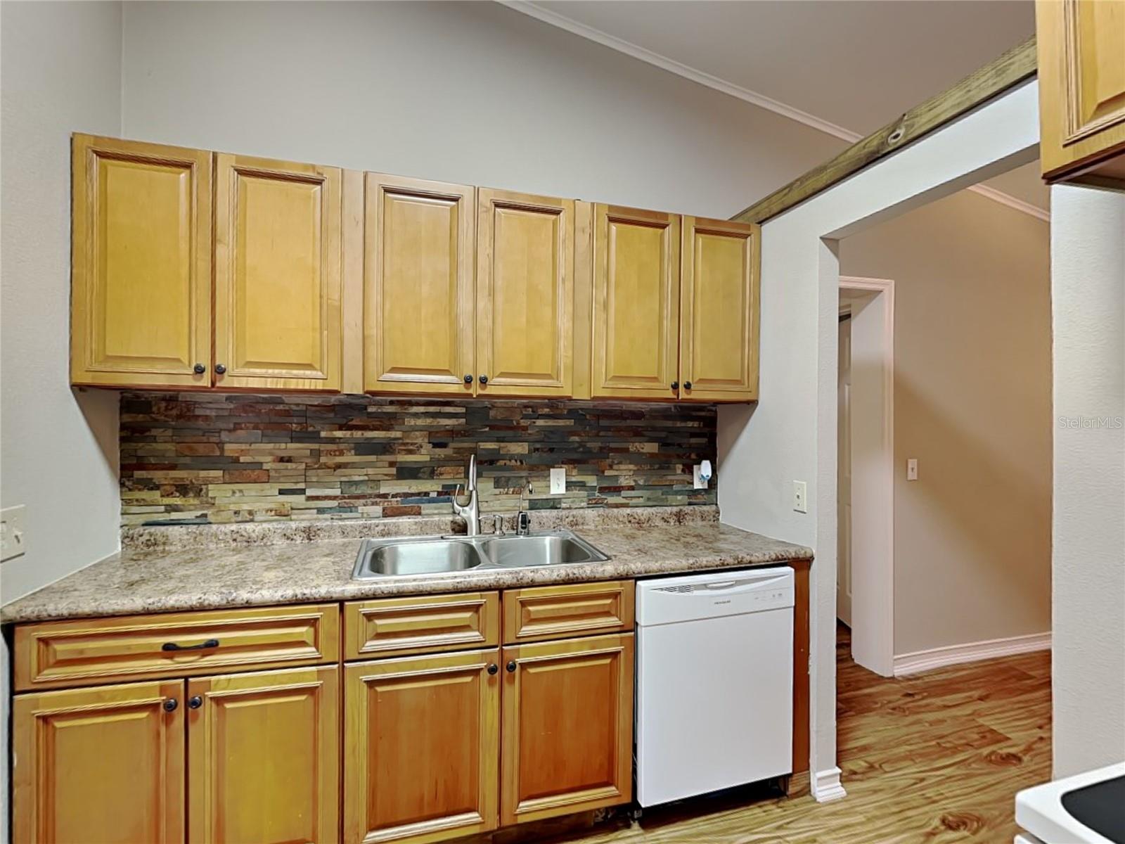 424 E Welch Rd Property Photo 4
