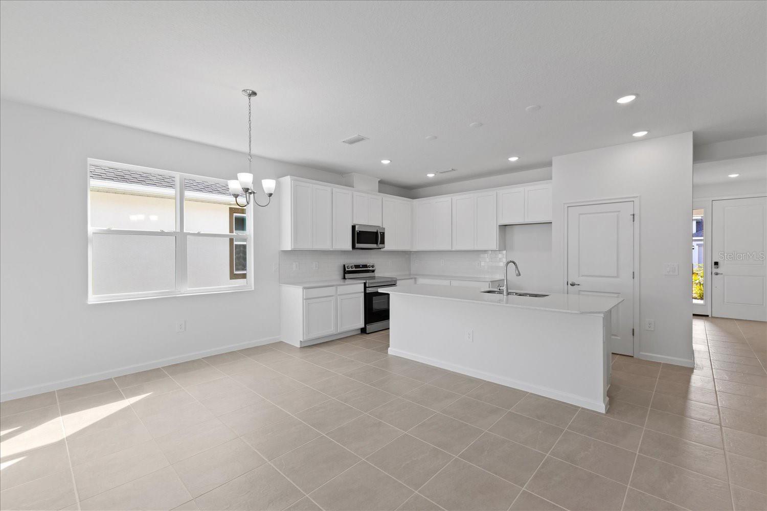 9572 Vibrant Lane Property Photo 5