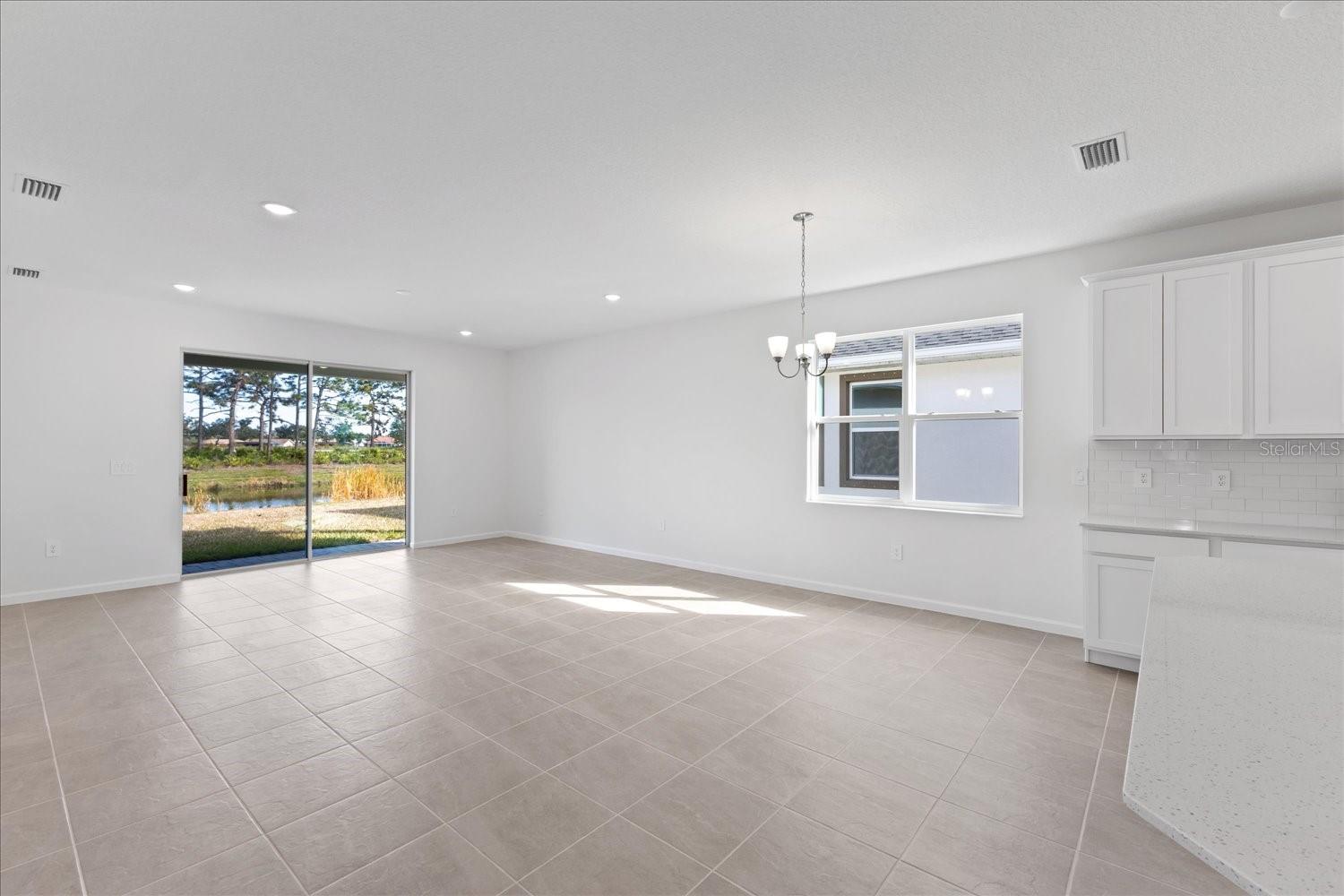9572 Vibrant Lane Property Photo 6