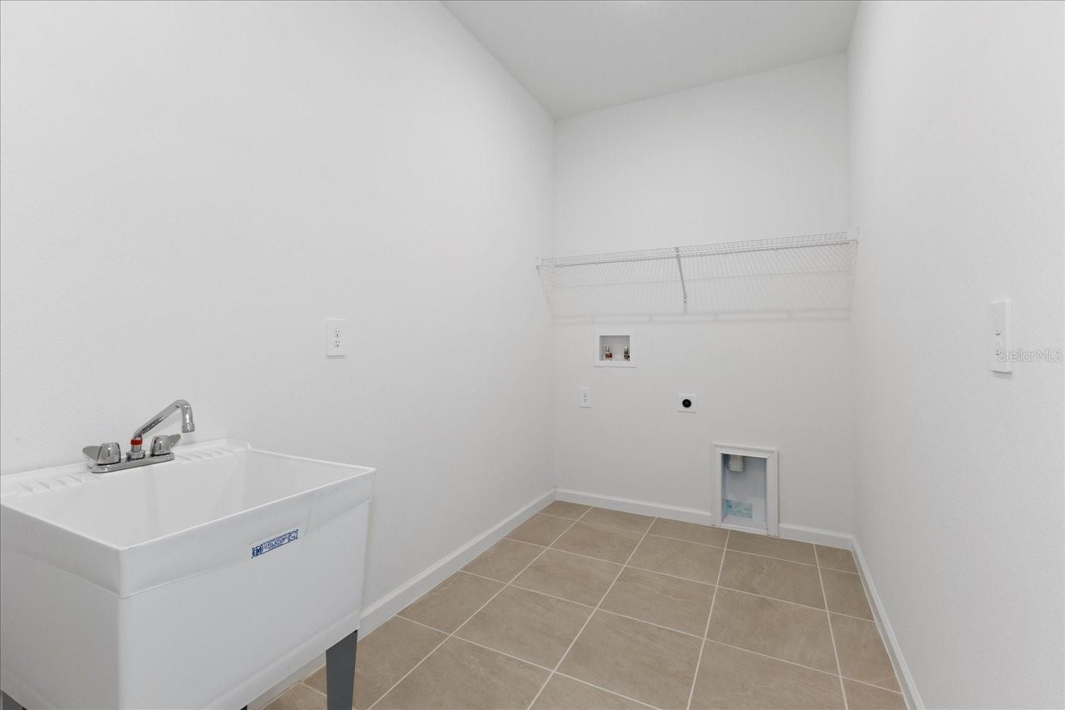 9572 Vibrant Lane Property Photo 15