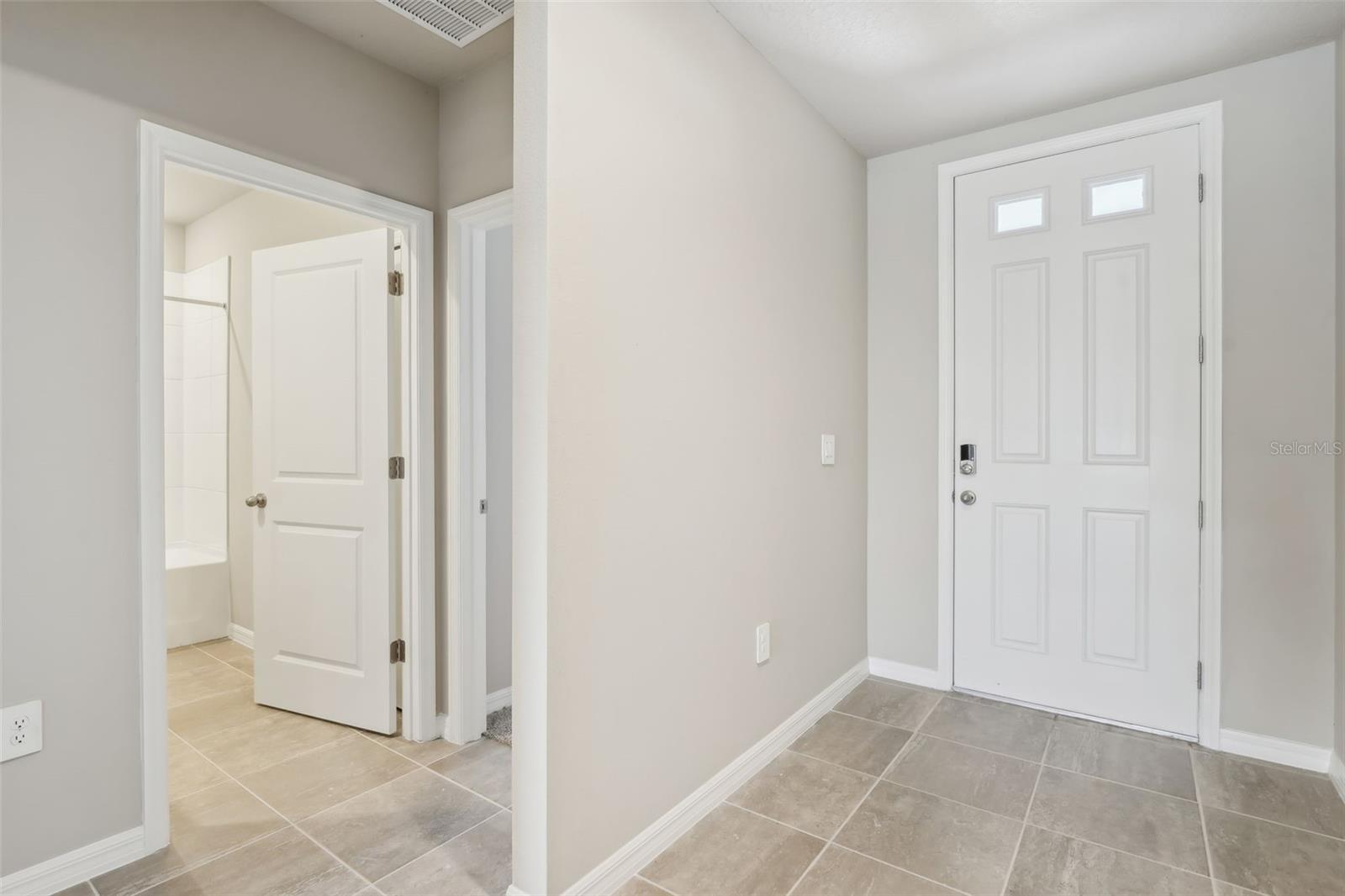 1713 Forest Run Ln Property Photo 4