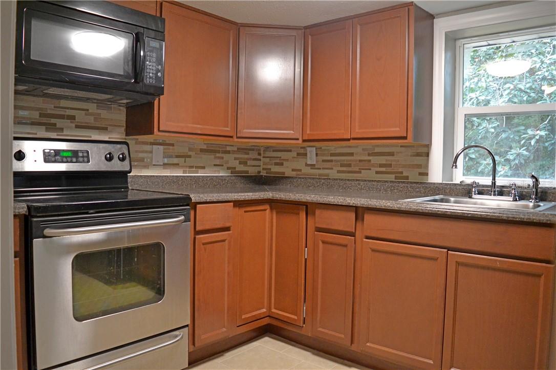 647 S Delaware Ave Property Photo 4
