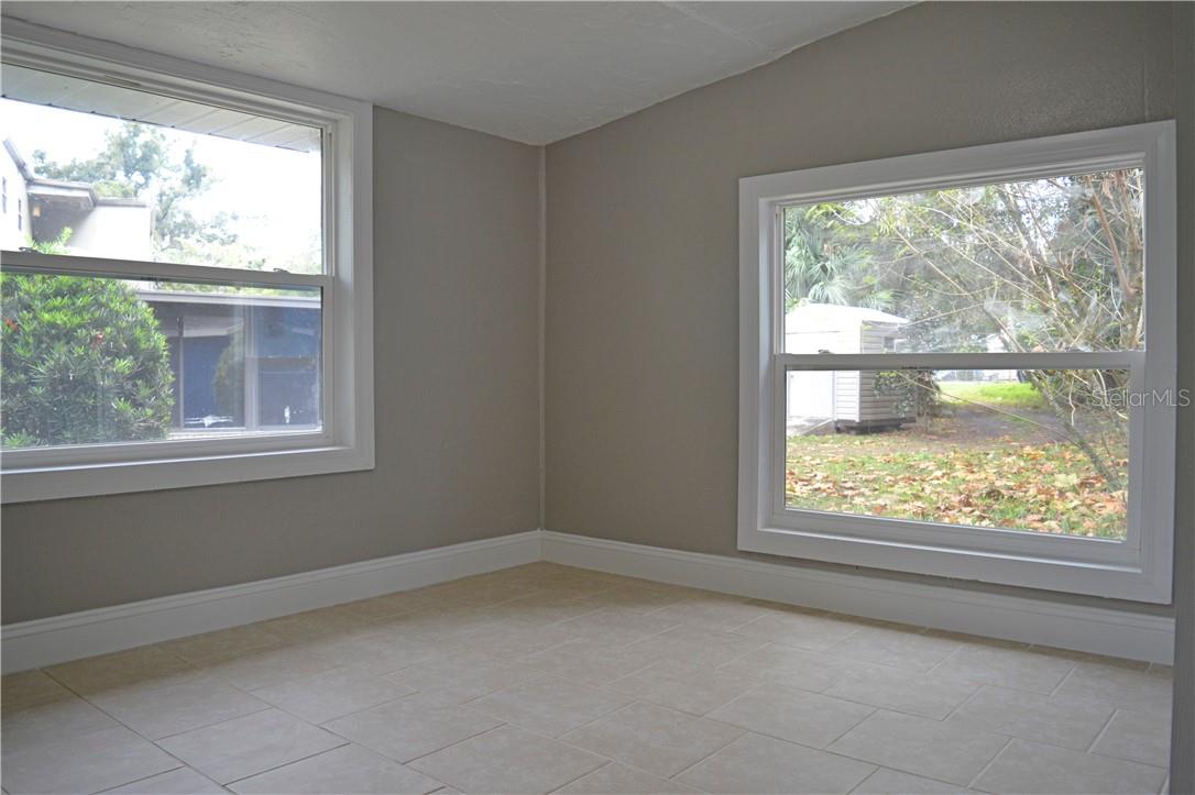 647 S Delaware Ave Property Photo 9